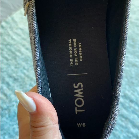 Tom’s slip ons - Picture 3 of 4